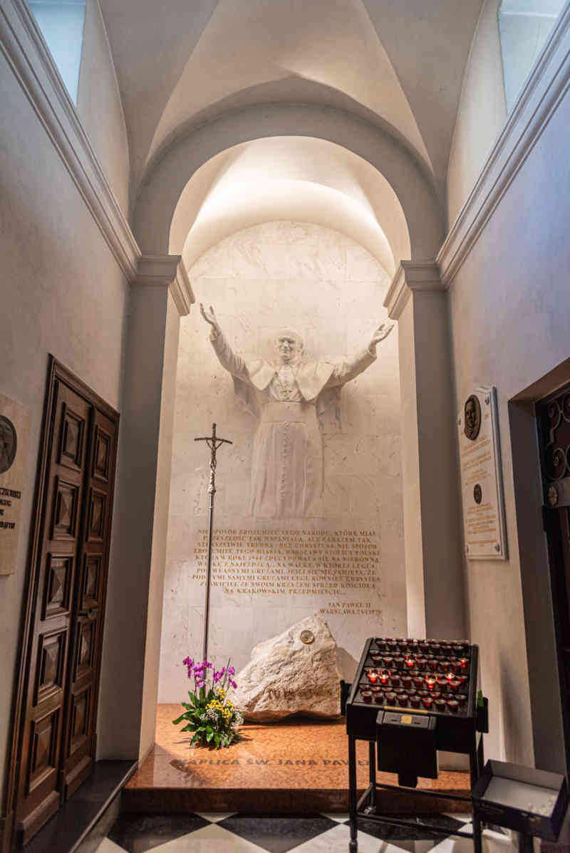 Polonia - Varsovia 151 - iglesia de la Santa Cruz.jpg